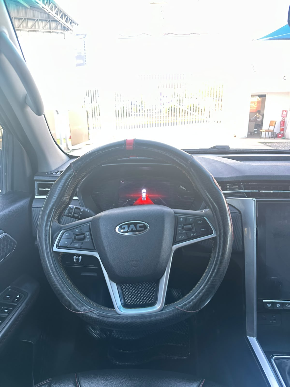 JAC T8