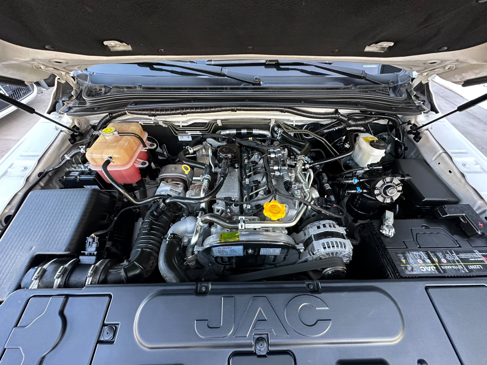 JAC T8