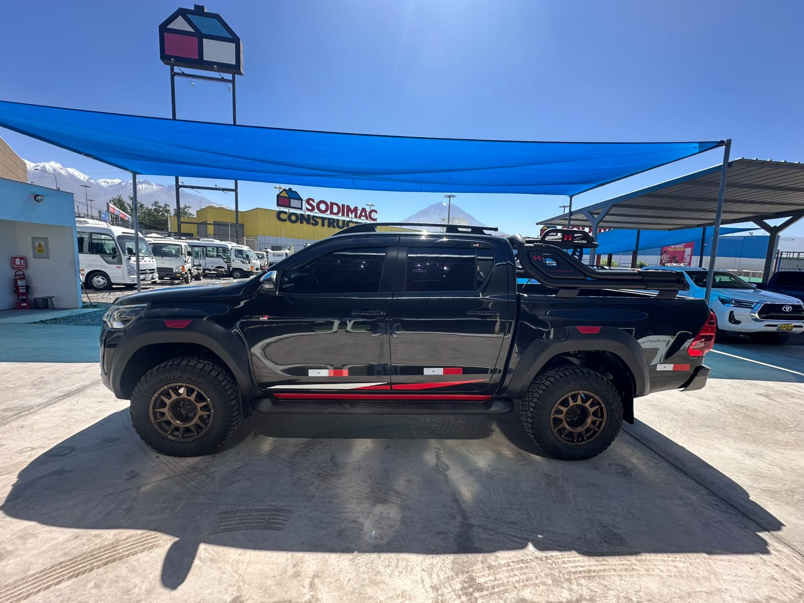 TOYOTA HILUX