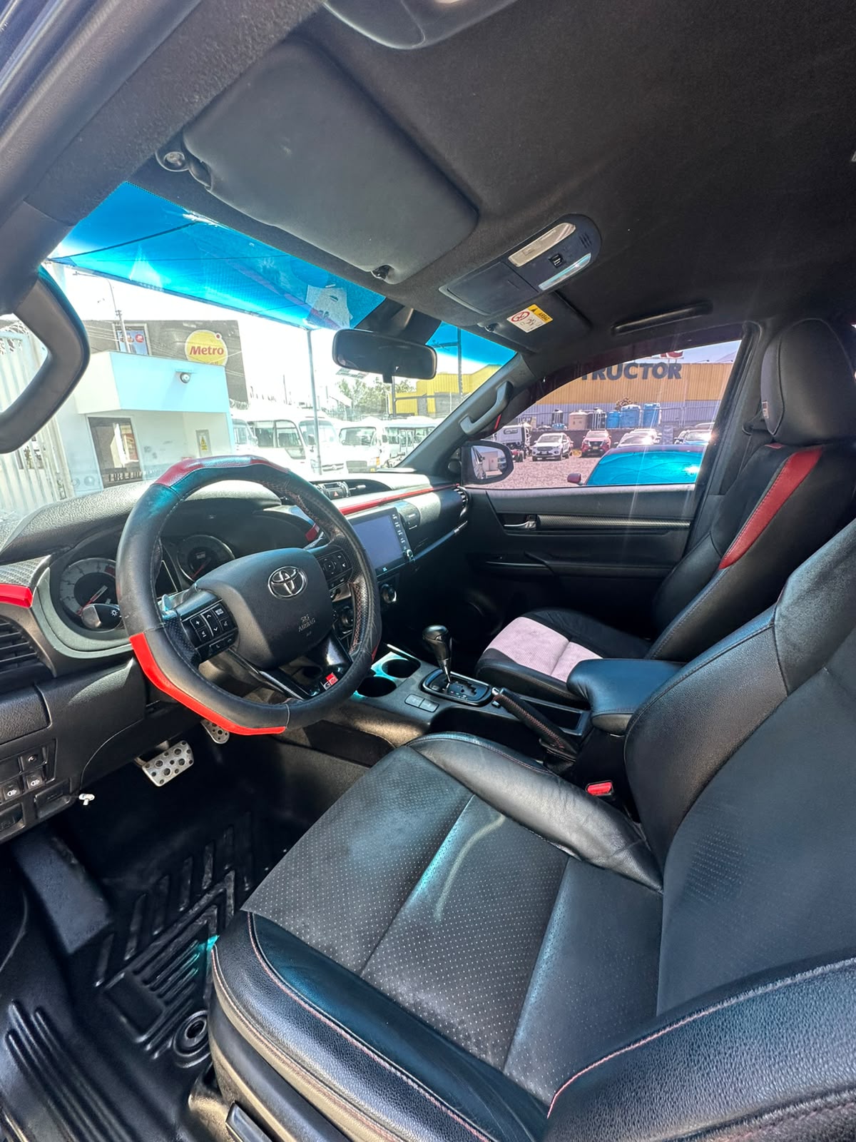TOYOTA HILUX