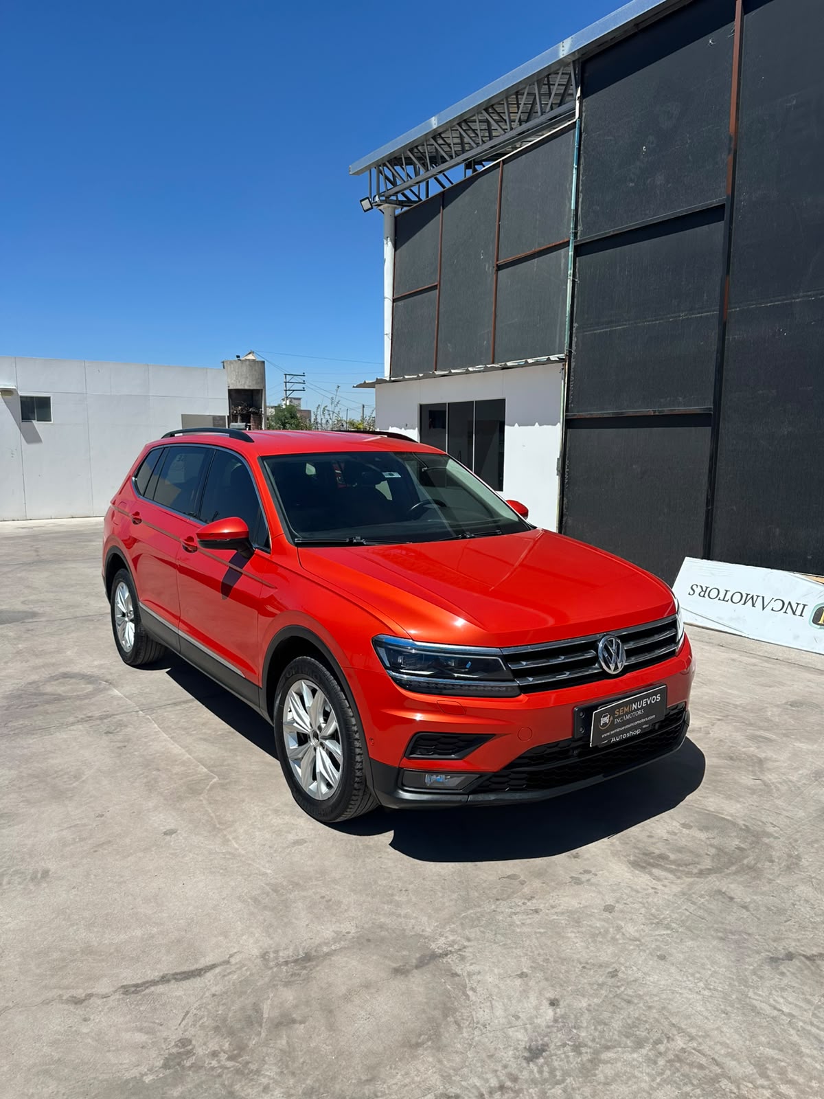 VOLKSWAGEN TIGUAN